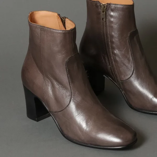 Boots^Conflict For Interest 4351 Grey
