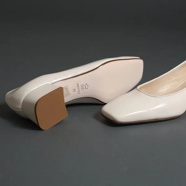 Flats^Conflict For Interest 403 Beige