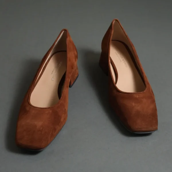 Flats^Conflict For Interest 403 Brown
