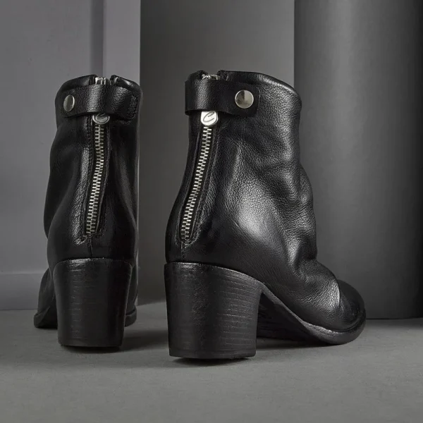 Boots^Conflict For Interest Gina Black