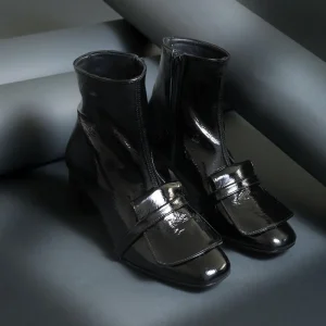 Boots^Conflict For Interest Paola Black