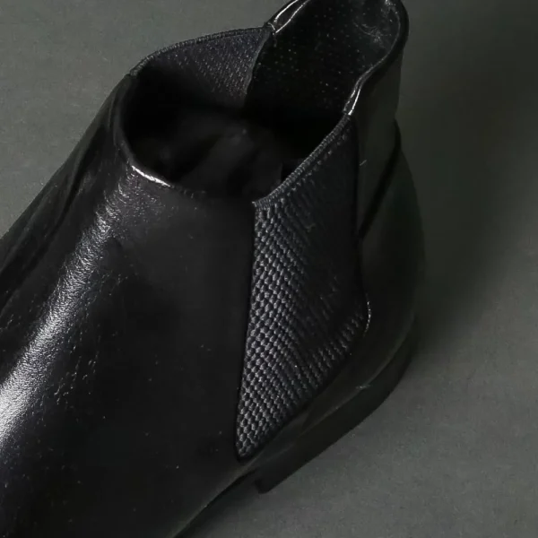 Boots^Conflict For Interest Livorno 124-30 Black