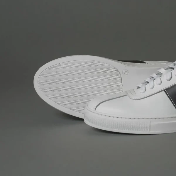 Sneakers^Conflict For Interest Sbob/F White
